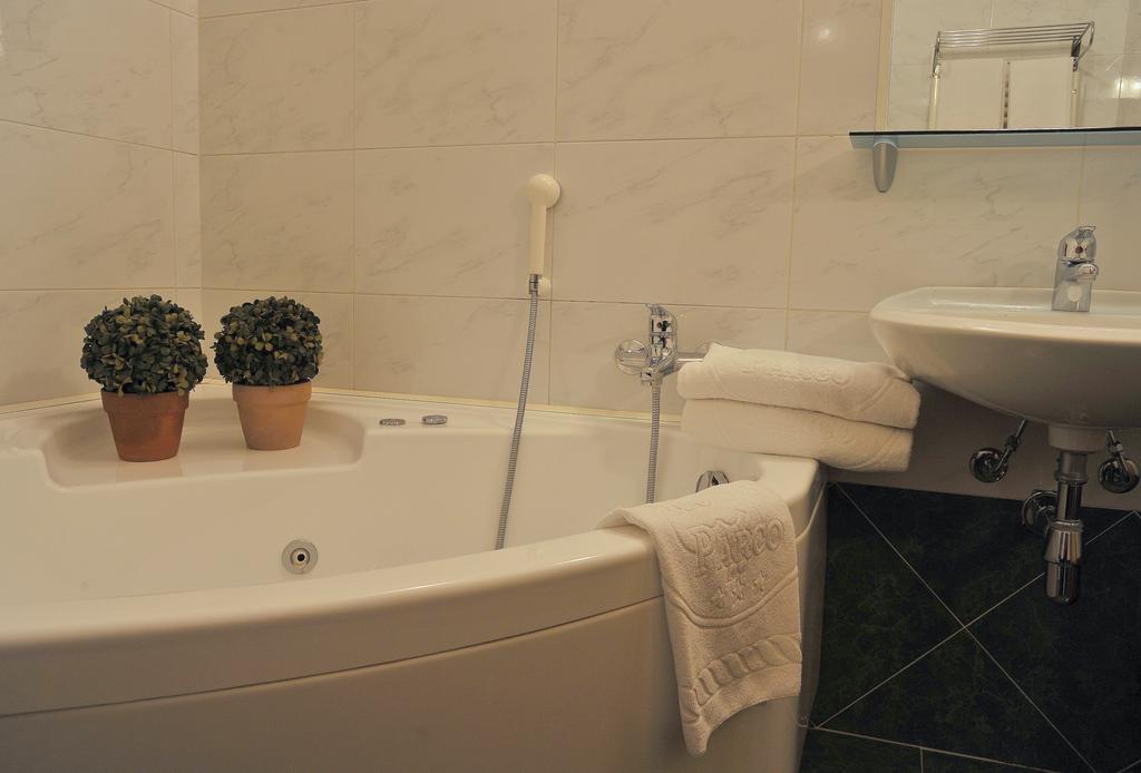 Hotel Parco Castelvetro Piacentino Екстериор снимка